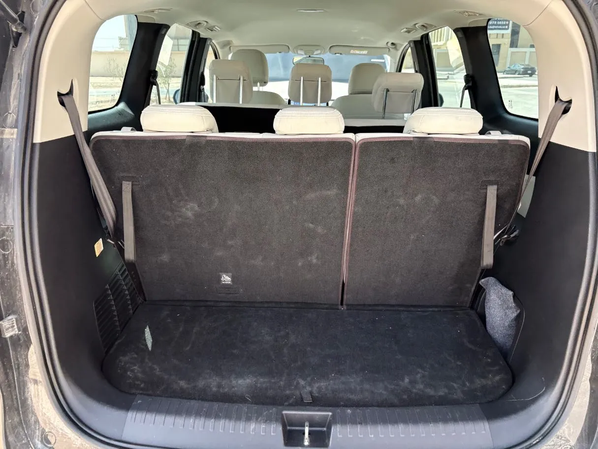 Car image 24