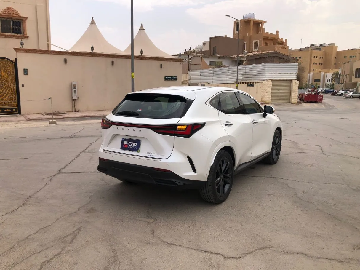 Car image 5