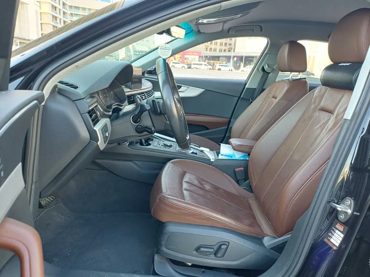 Car image 12