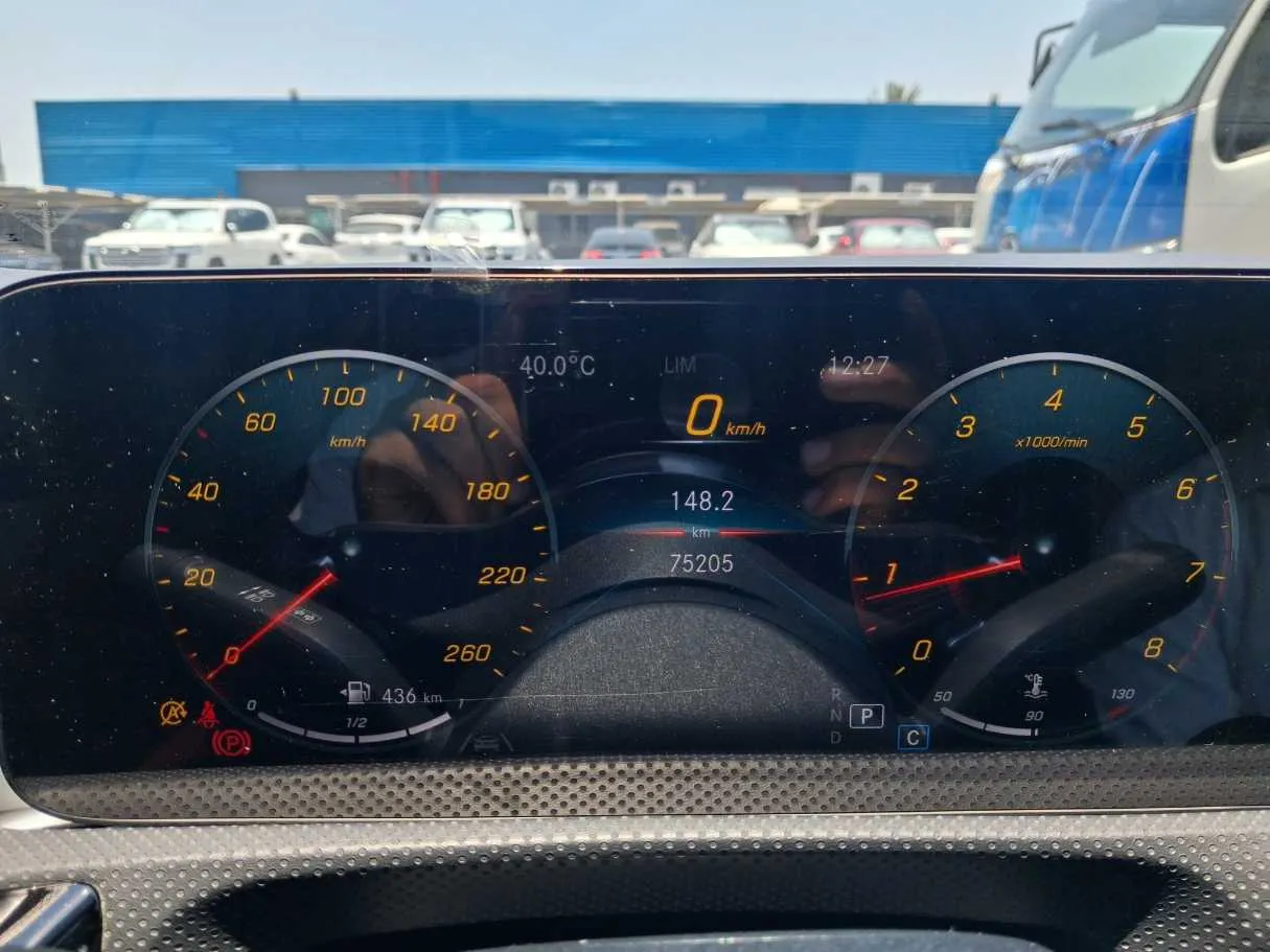 Car image 14