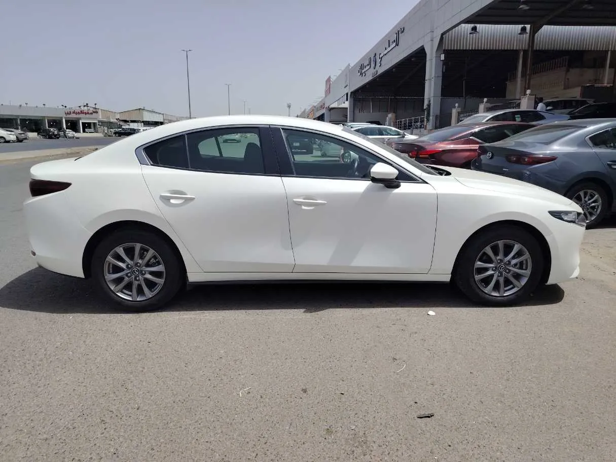 Car image 4