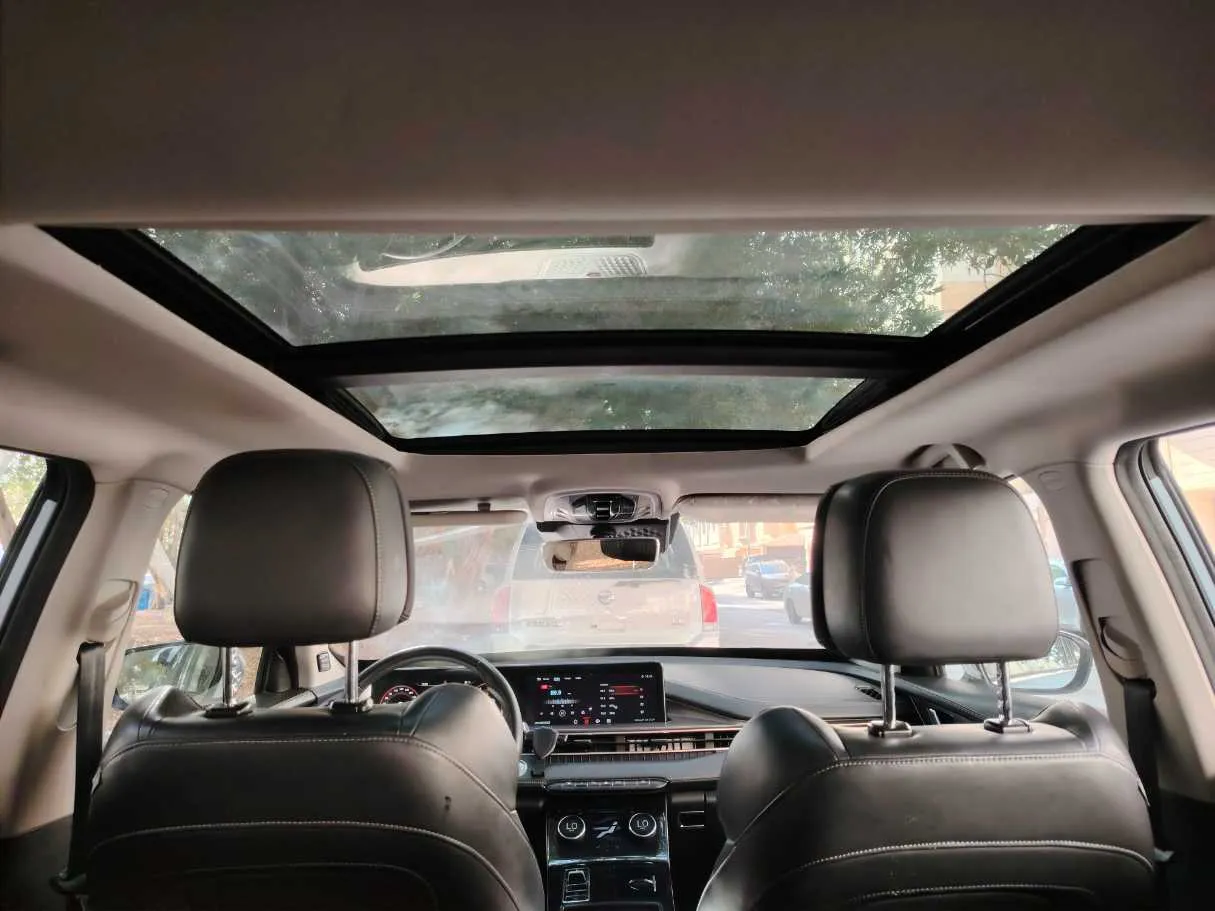 Car image 17
