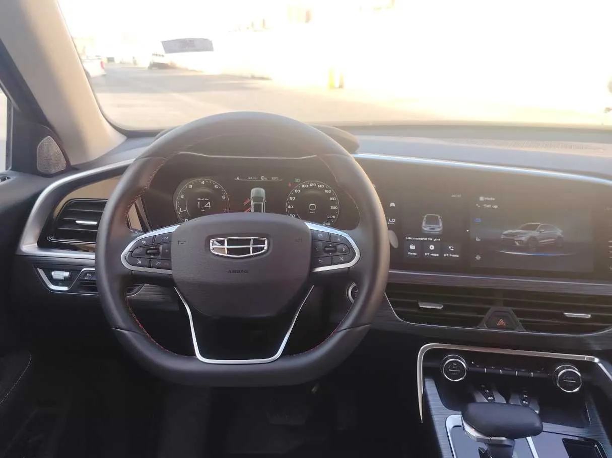 Car image 19