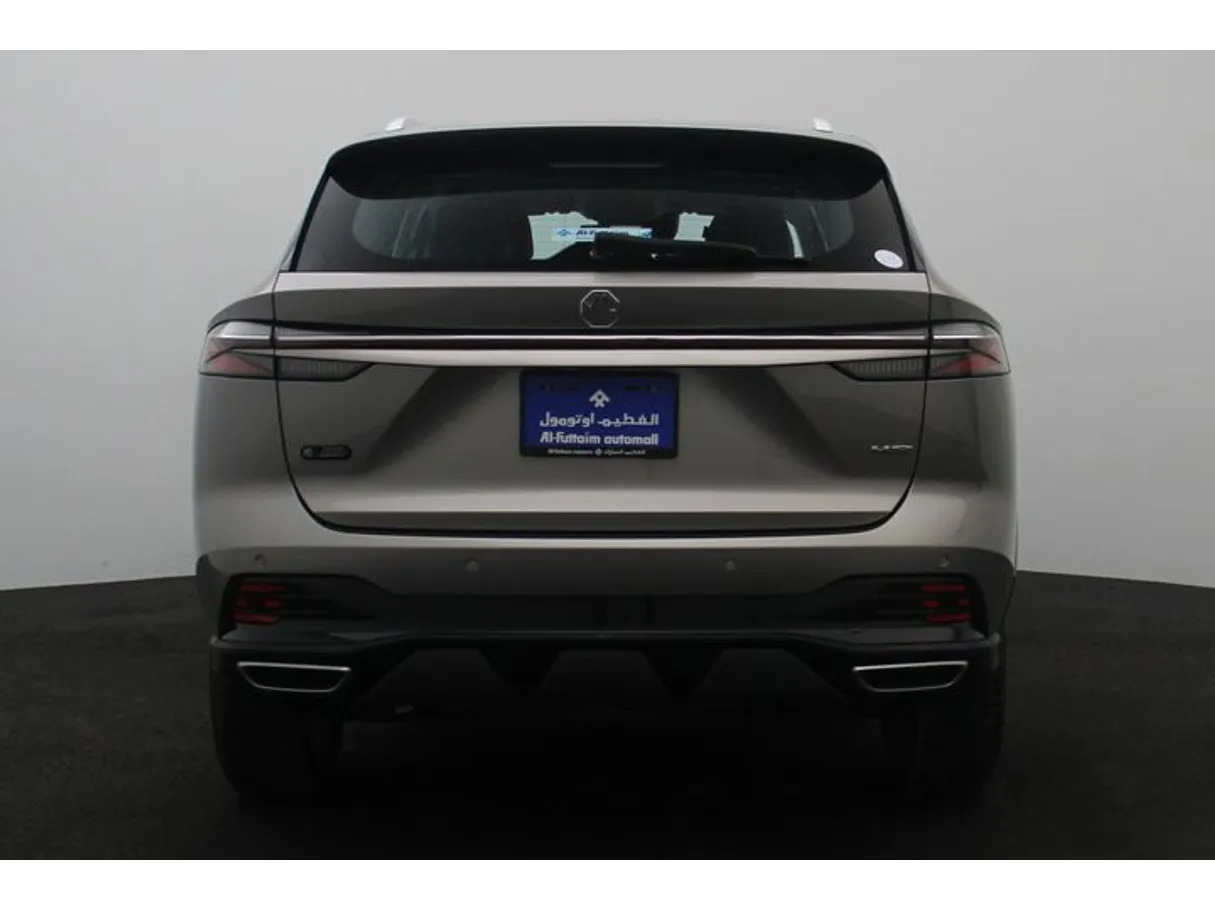 Car image 12