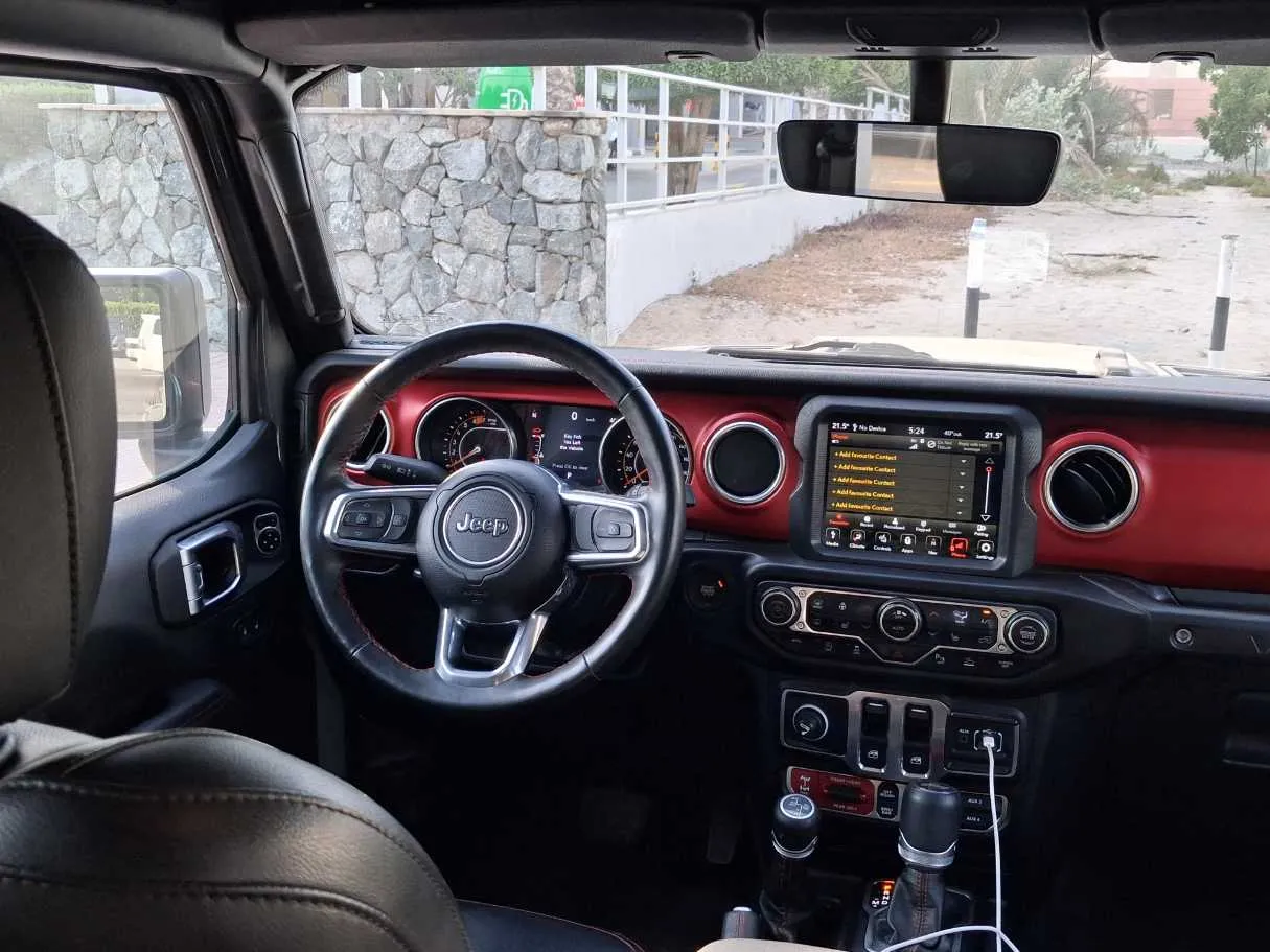 Car image 14