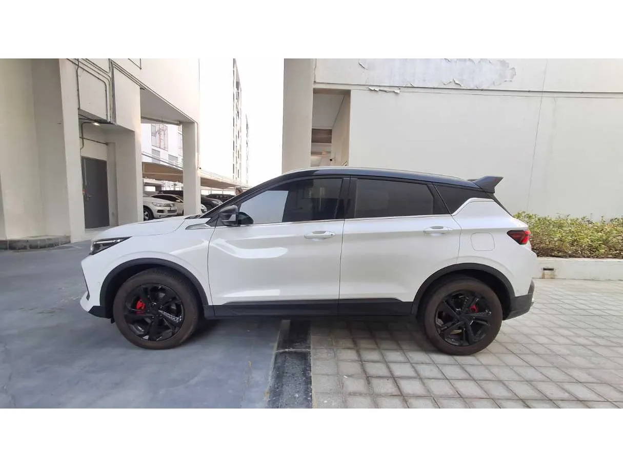 Car image 8