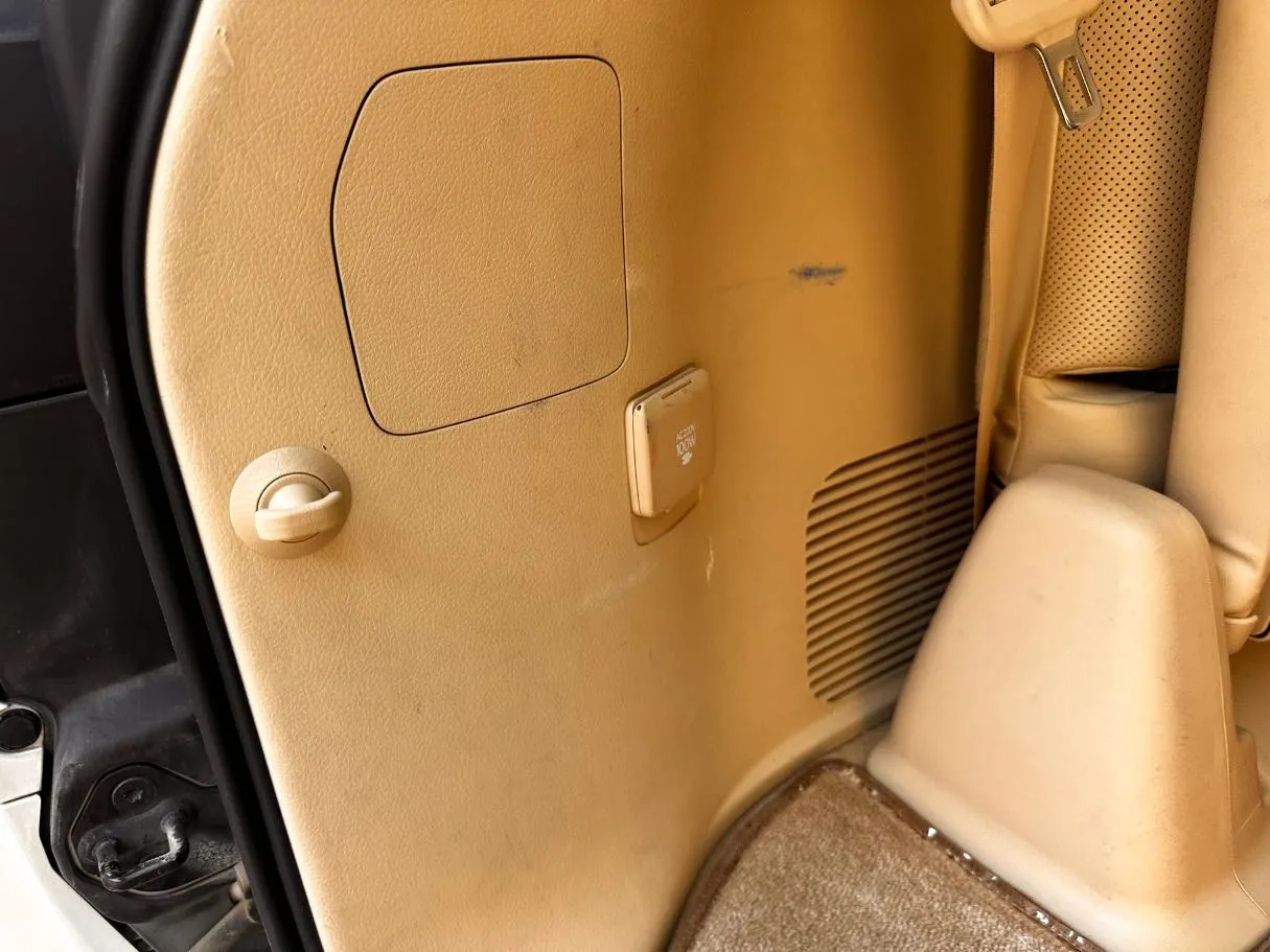 Car image 29