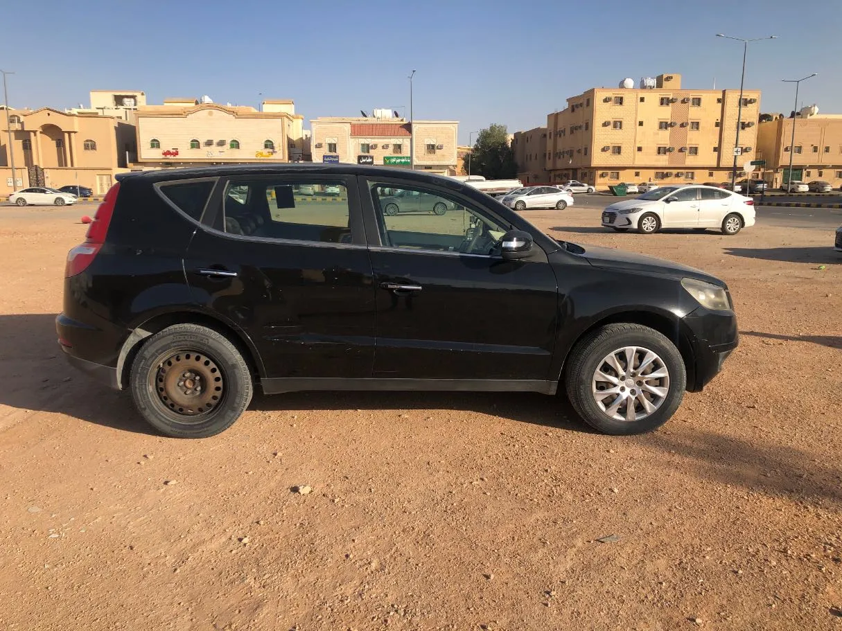 Car image 4