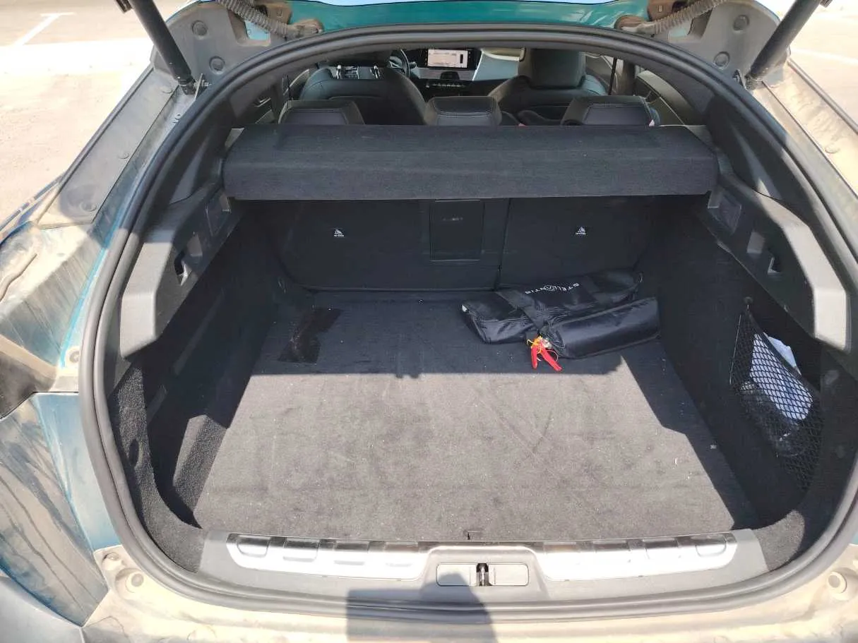 Car image 25