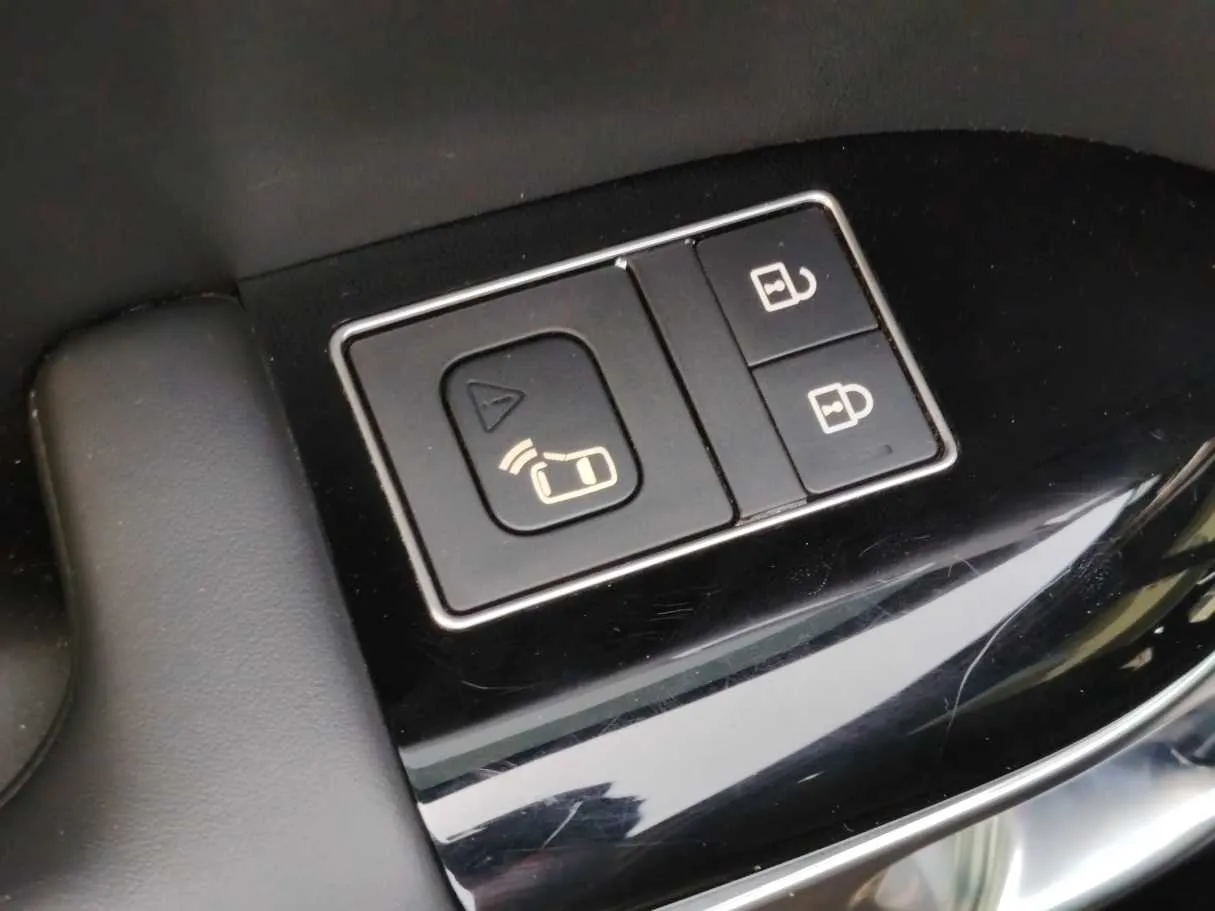 Car image 35