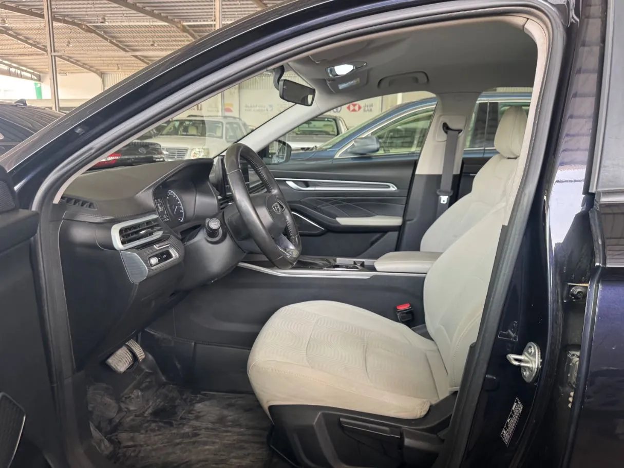 Car image 8