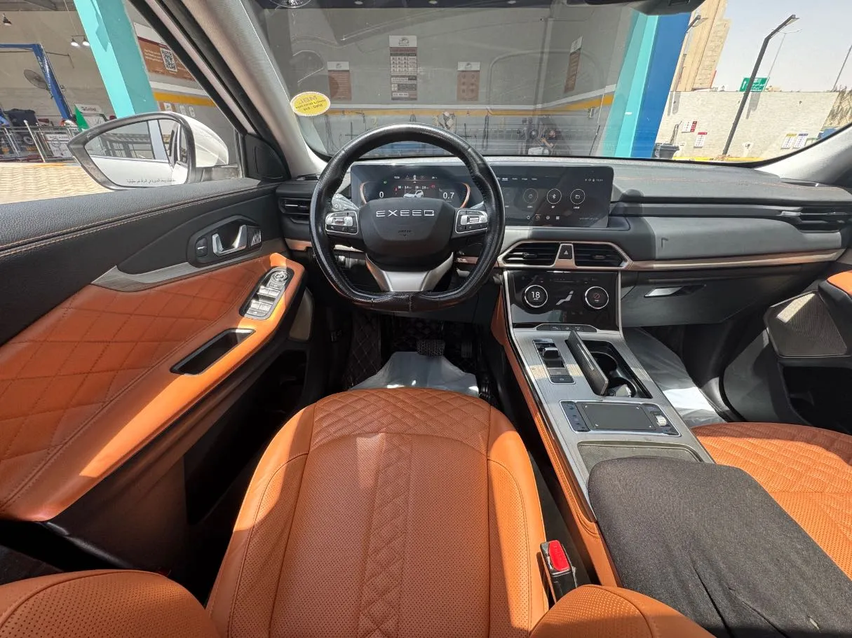 Car image 16