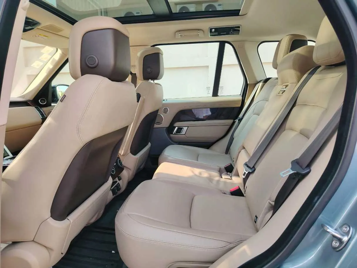 Car image 17