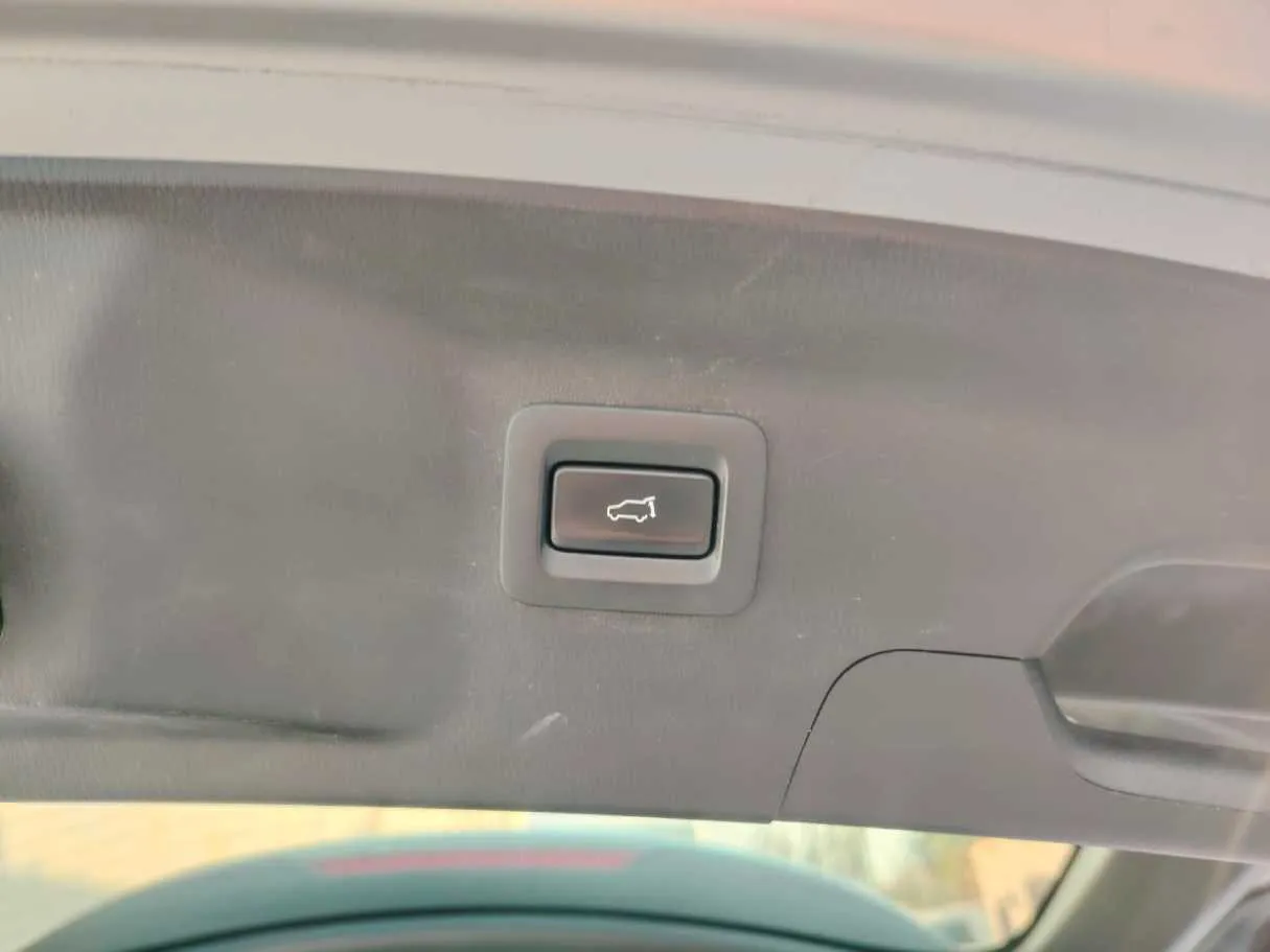 Car image 33