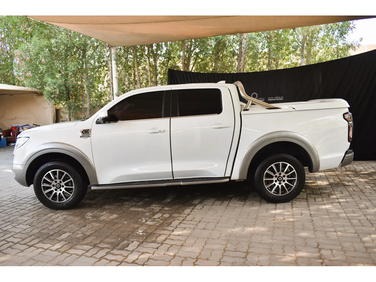 Car image 8