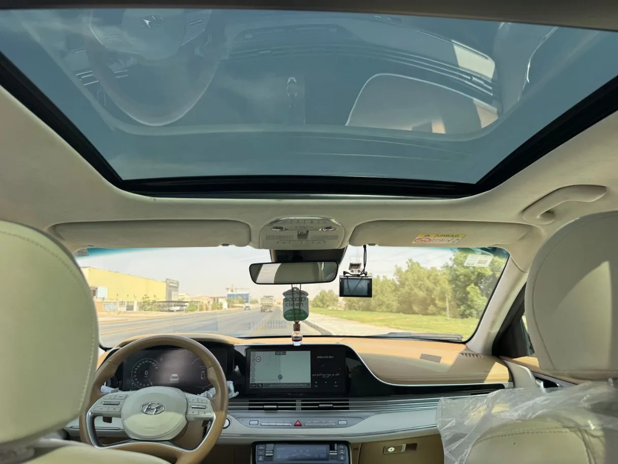 Car image 14