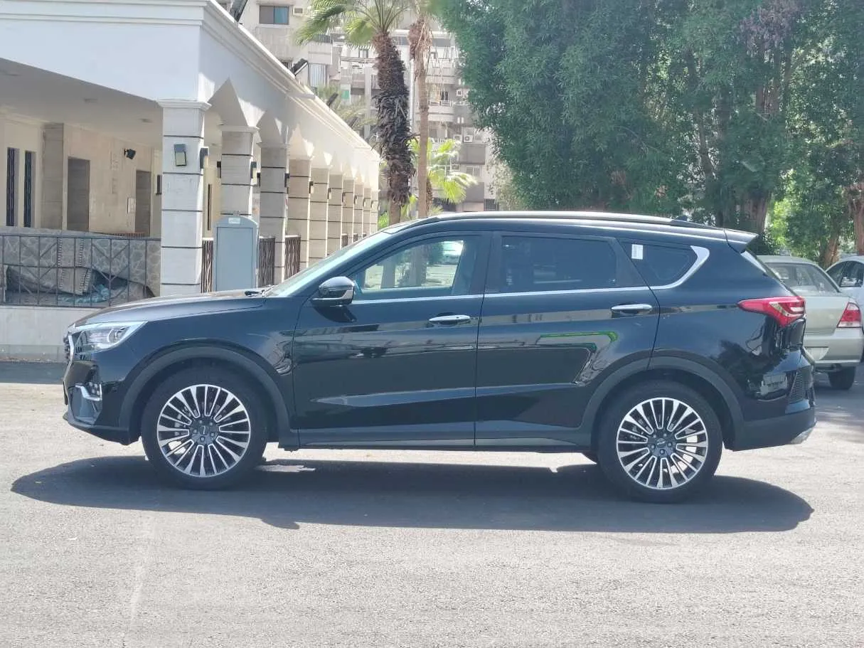 Car image 8