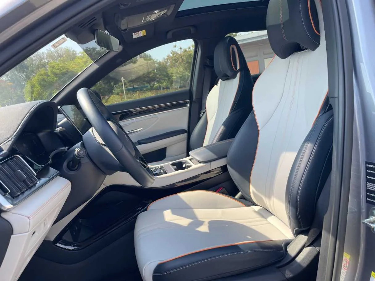 Car image 16