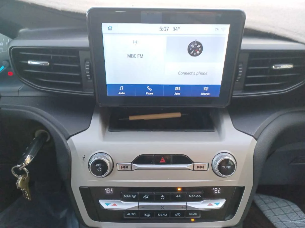 Car image 15