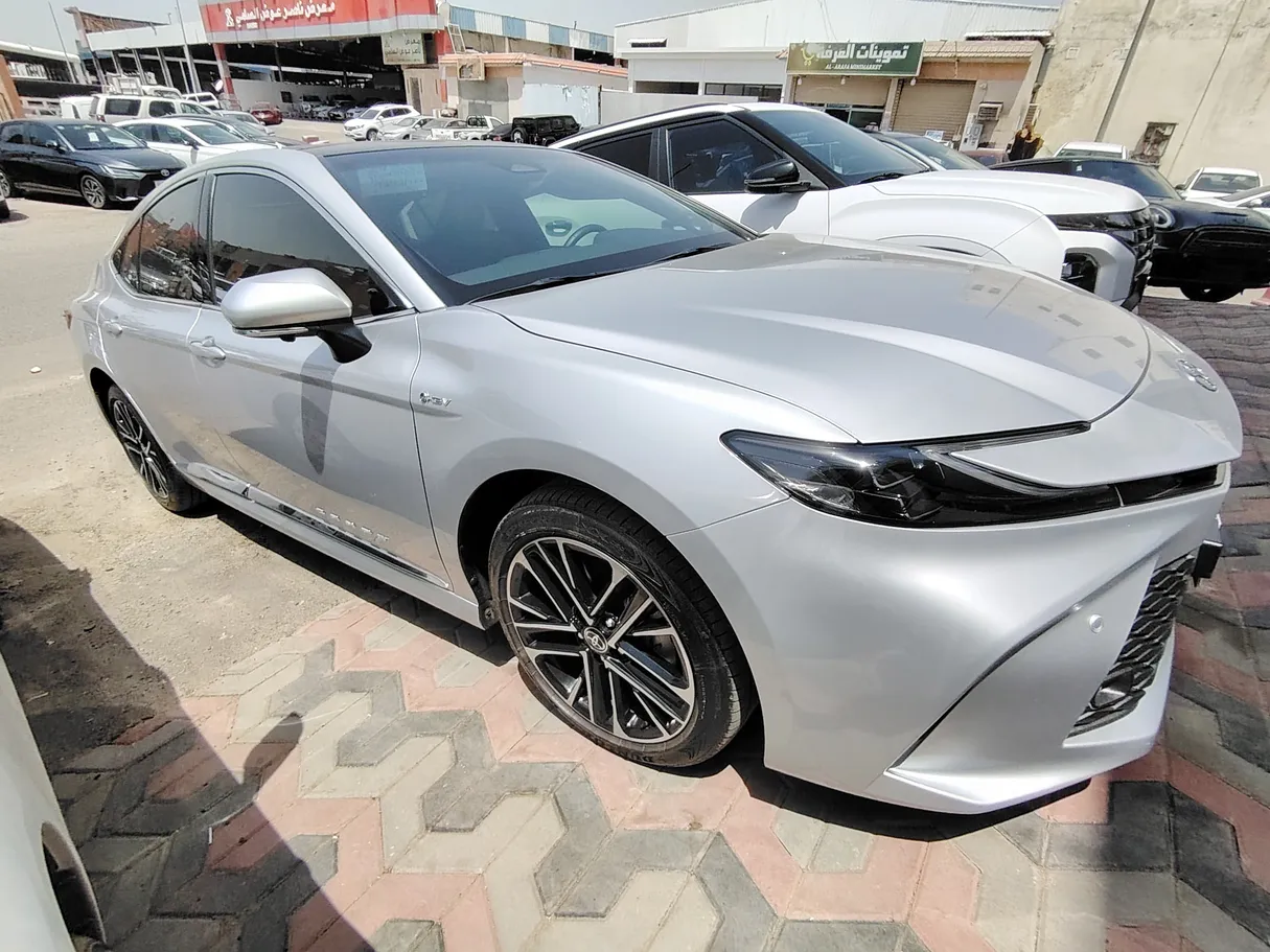 Car image 4