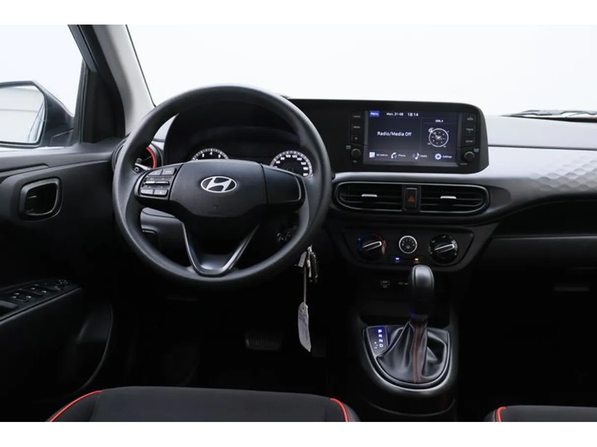 Car image 15