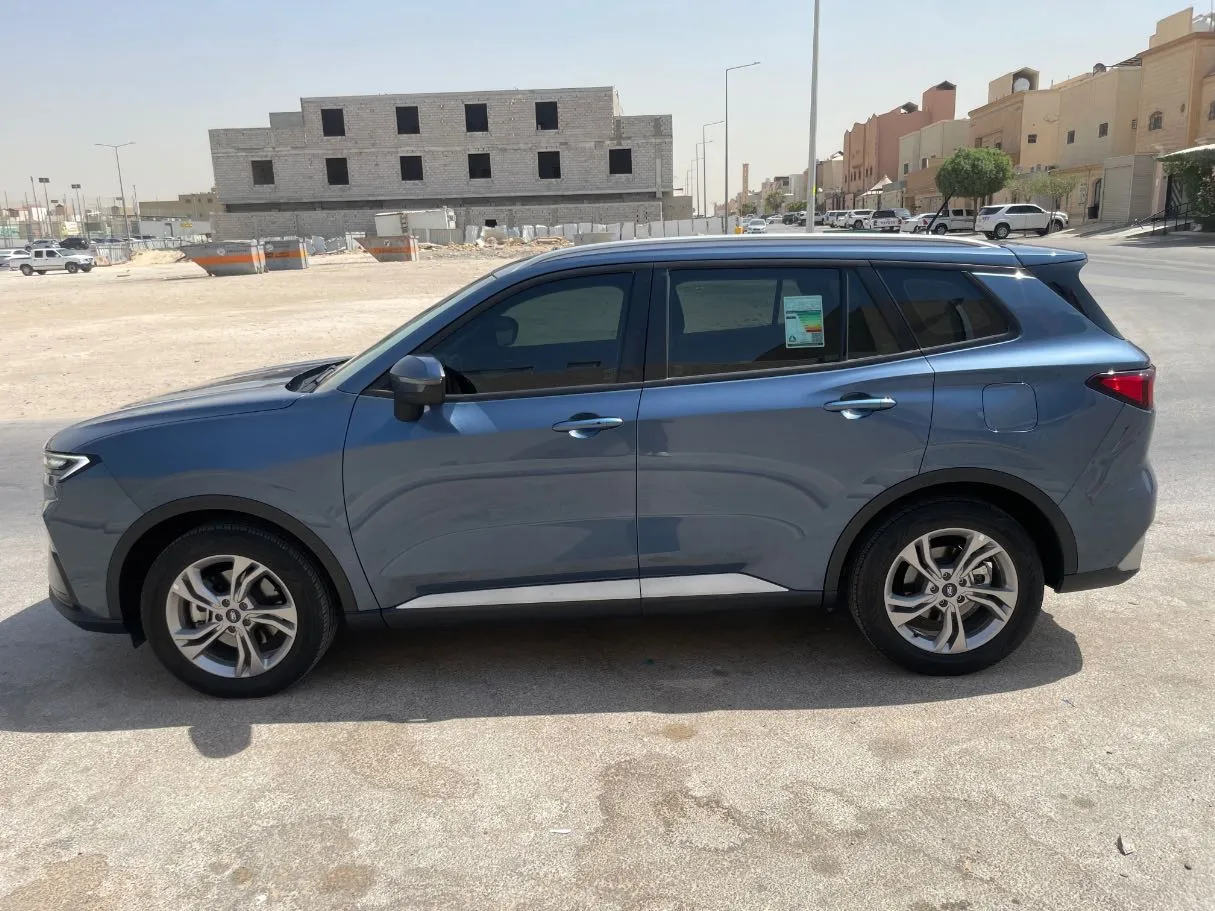 Car image 8