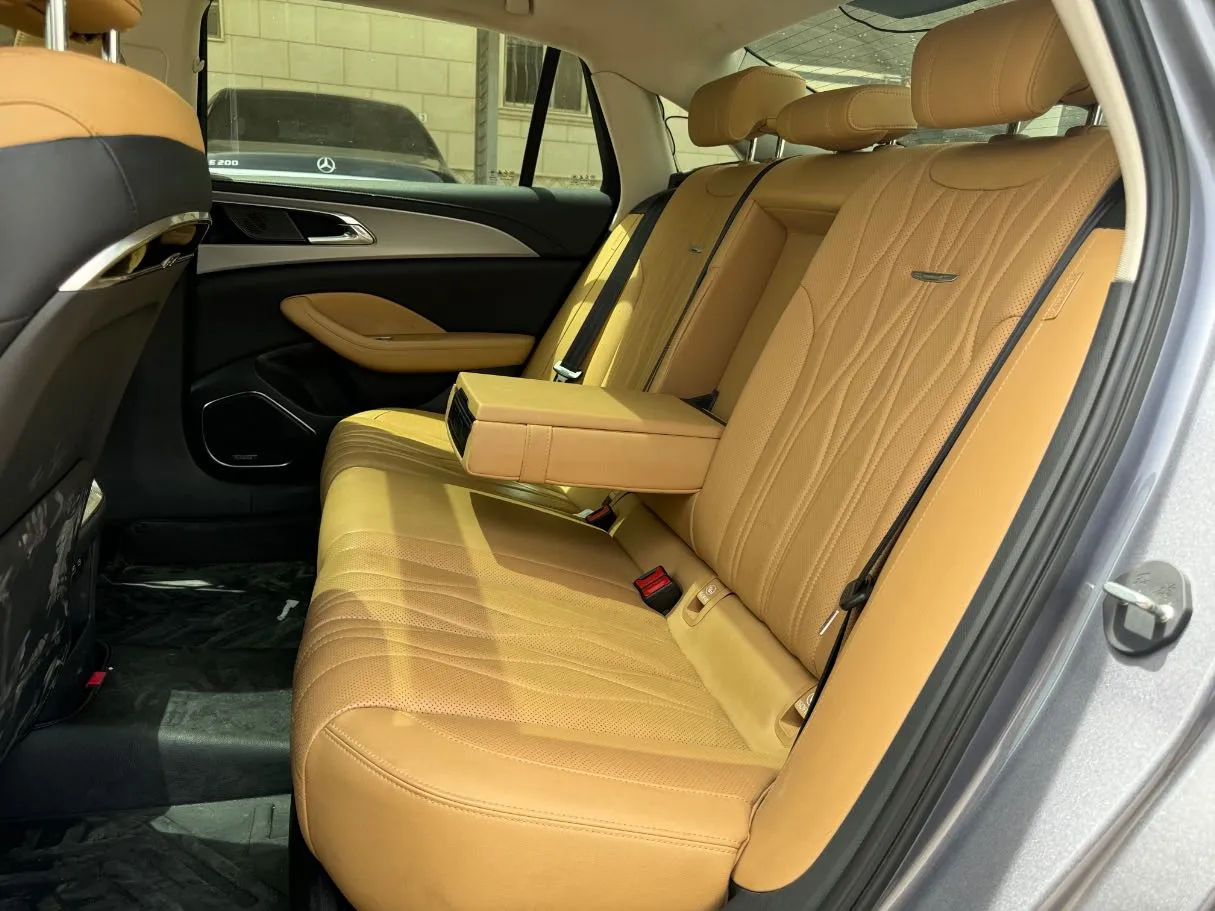 Car image 15