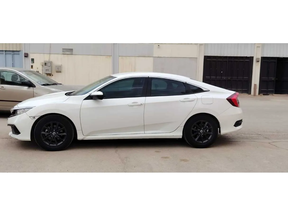 Car image 8