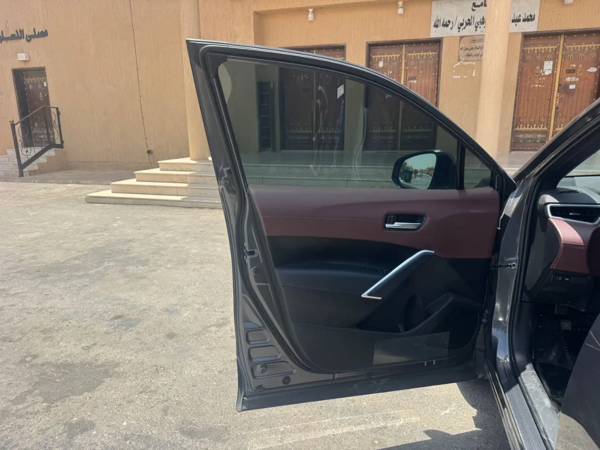 Car image 10