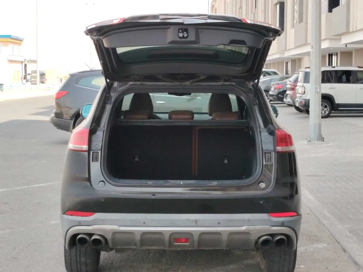 Car image 26