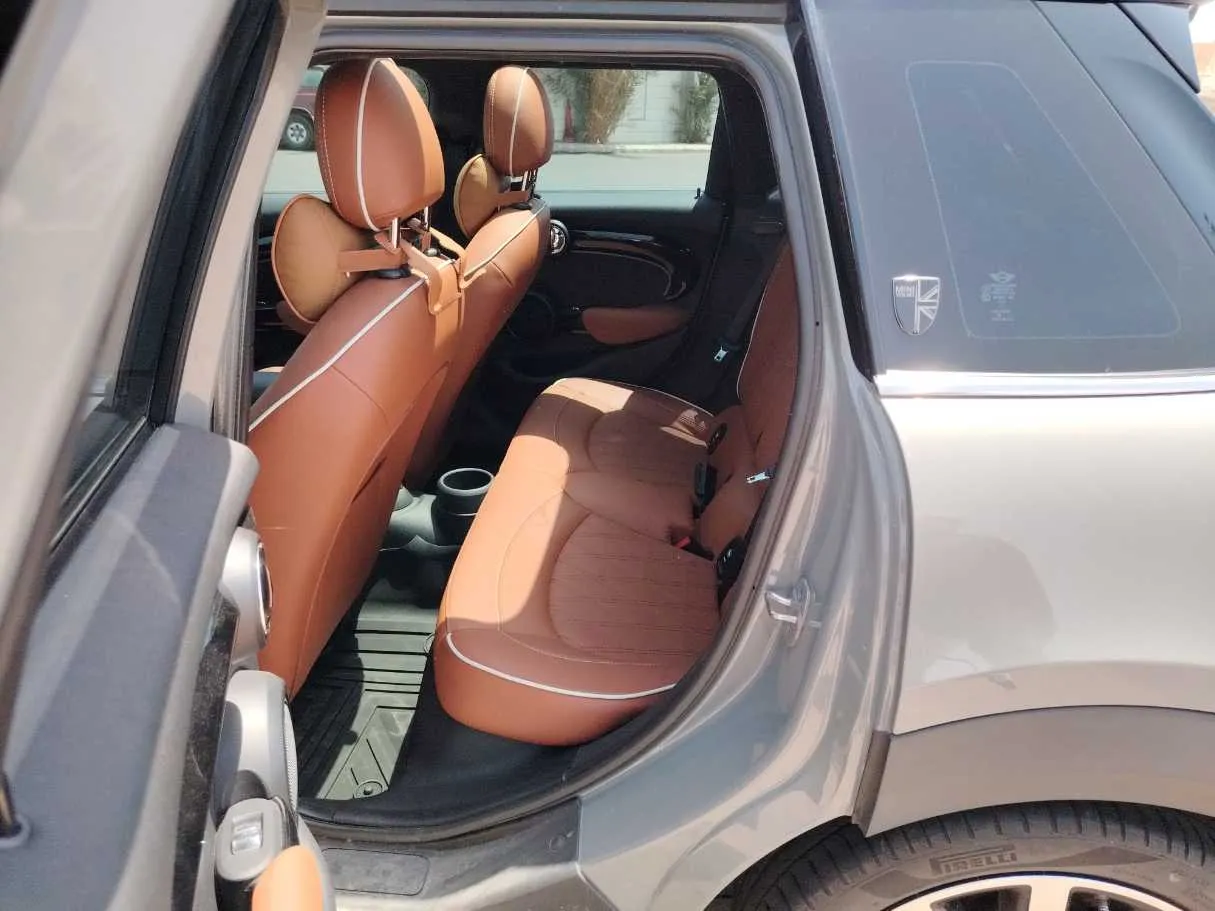 Car image 15