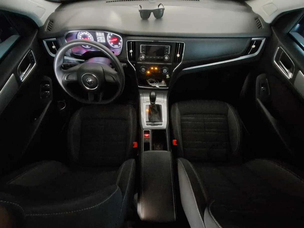 Car image 14