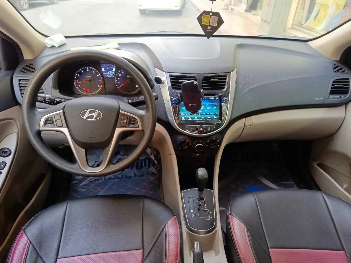 Car image 18
