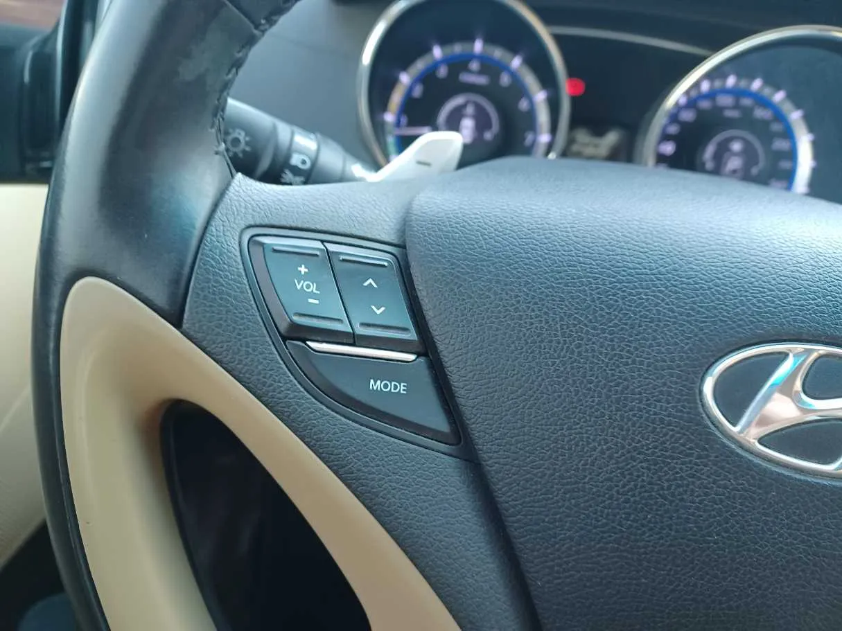 Car image 21
