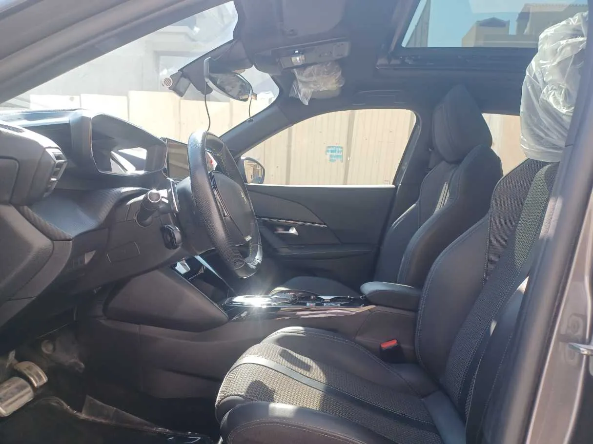 Car image 11