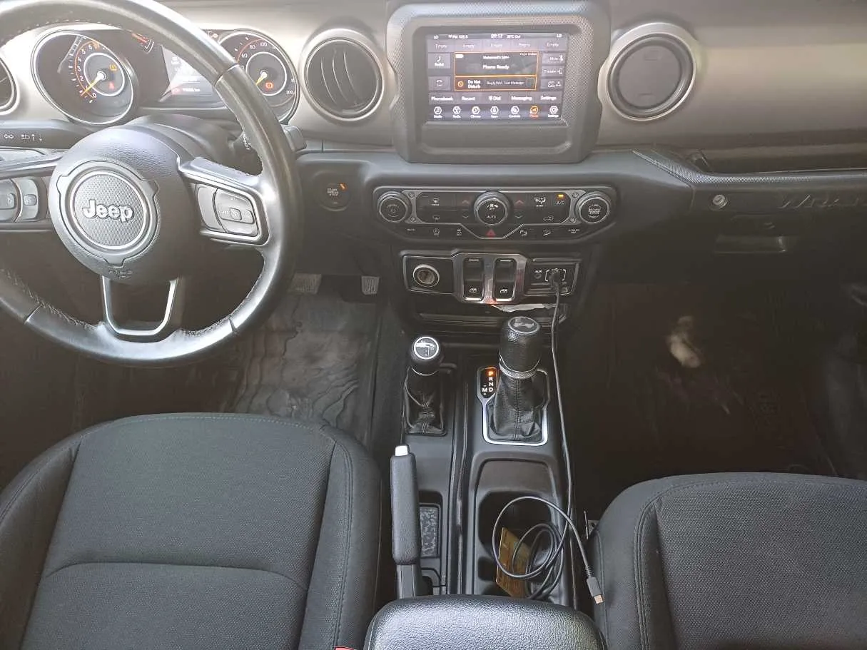 Car image 15
