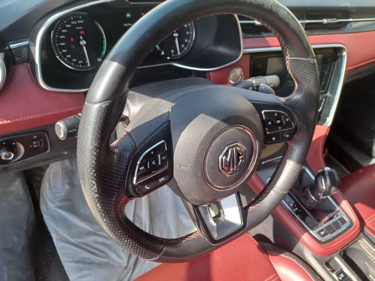 Car image 18