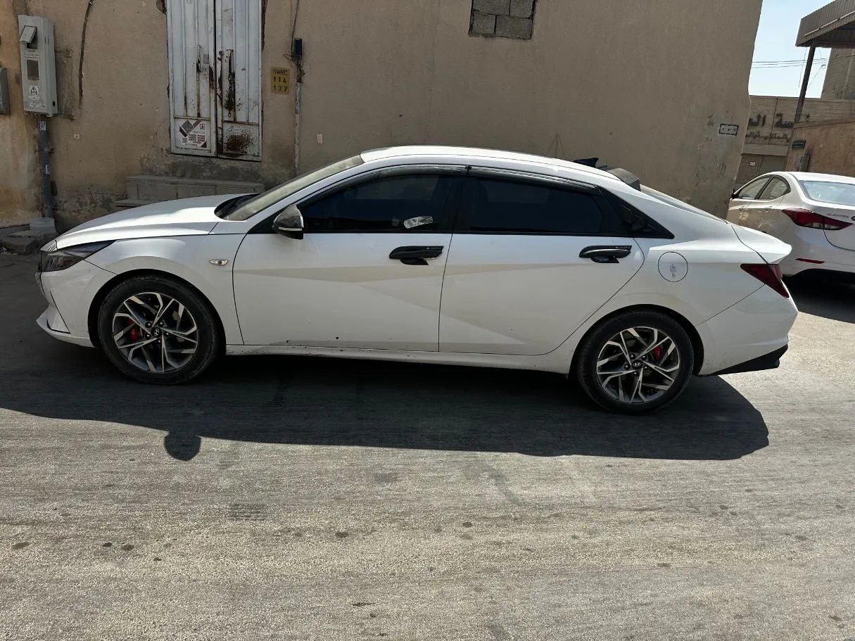 Car image 8