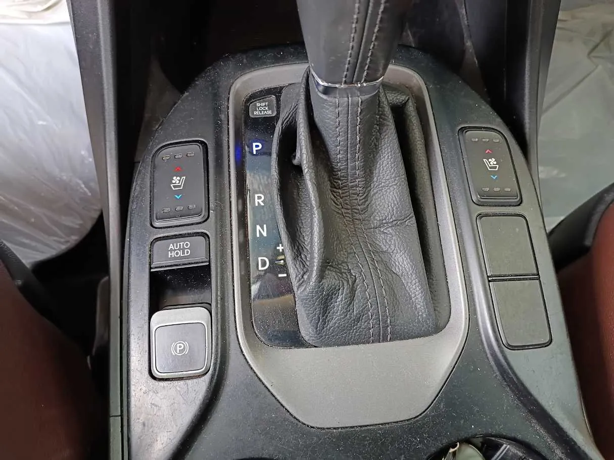 Car image 23