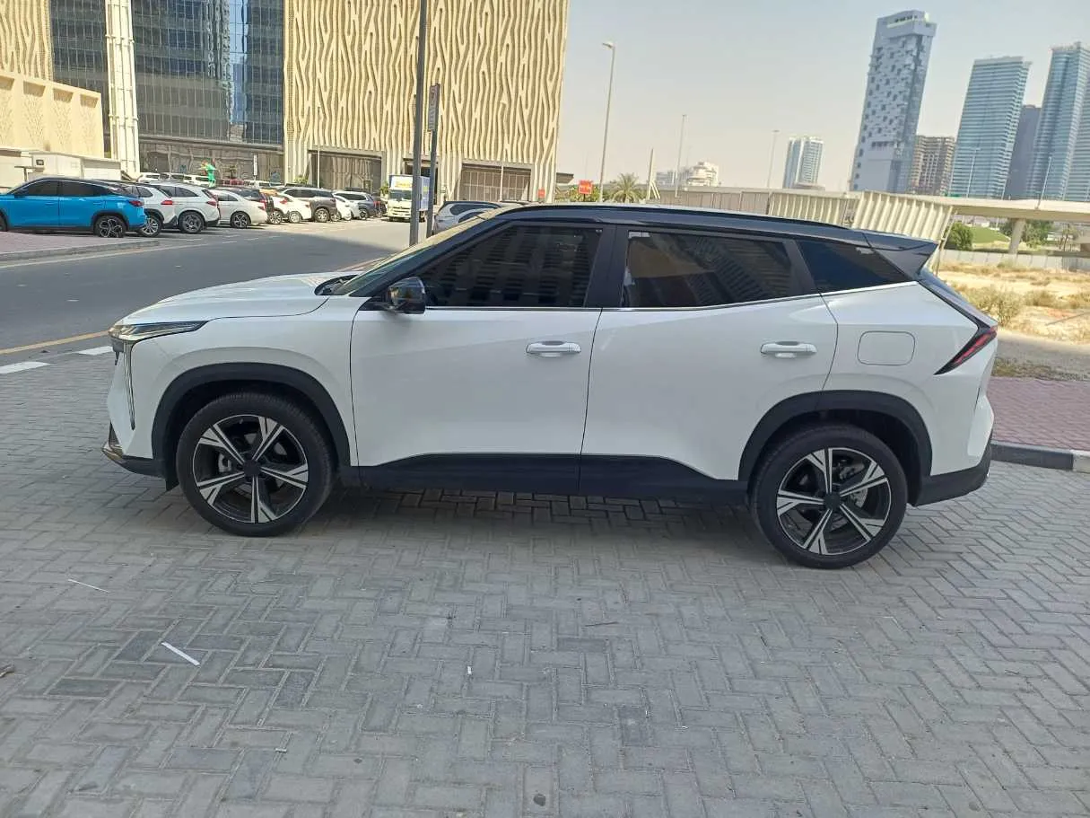 Car image 8