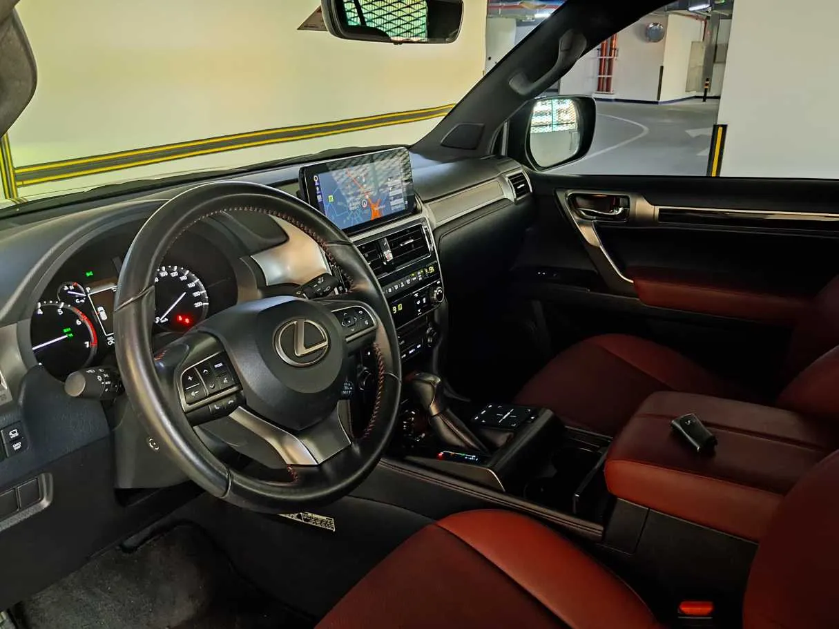 Car image 11