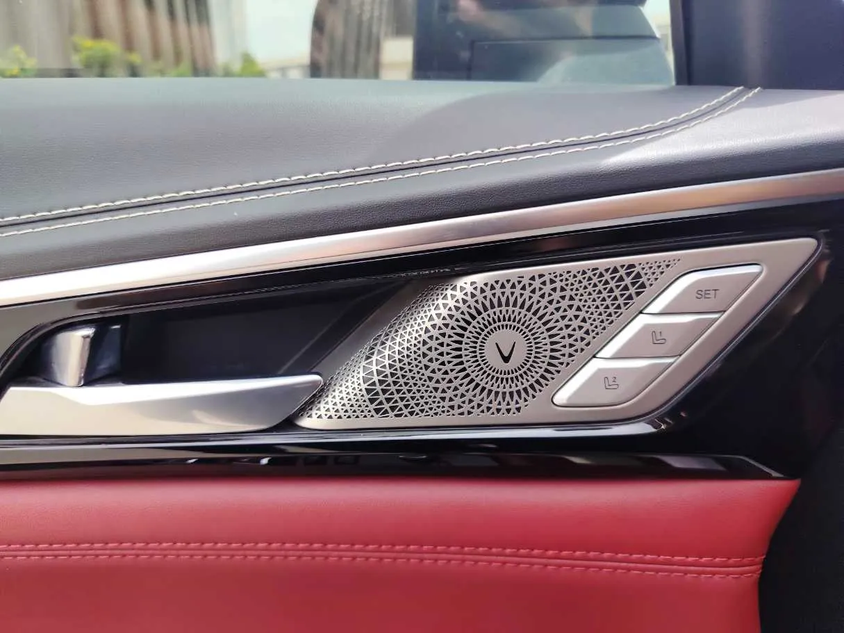 Car image 28