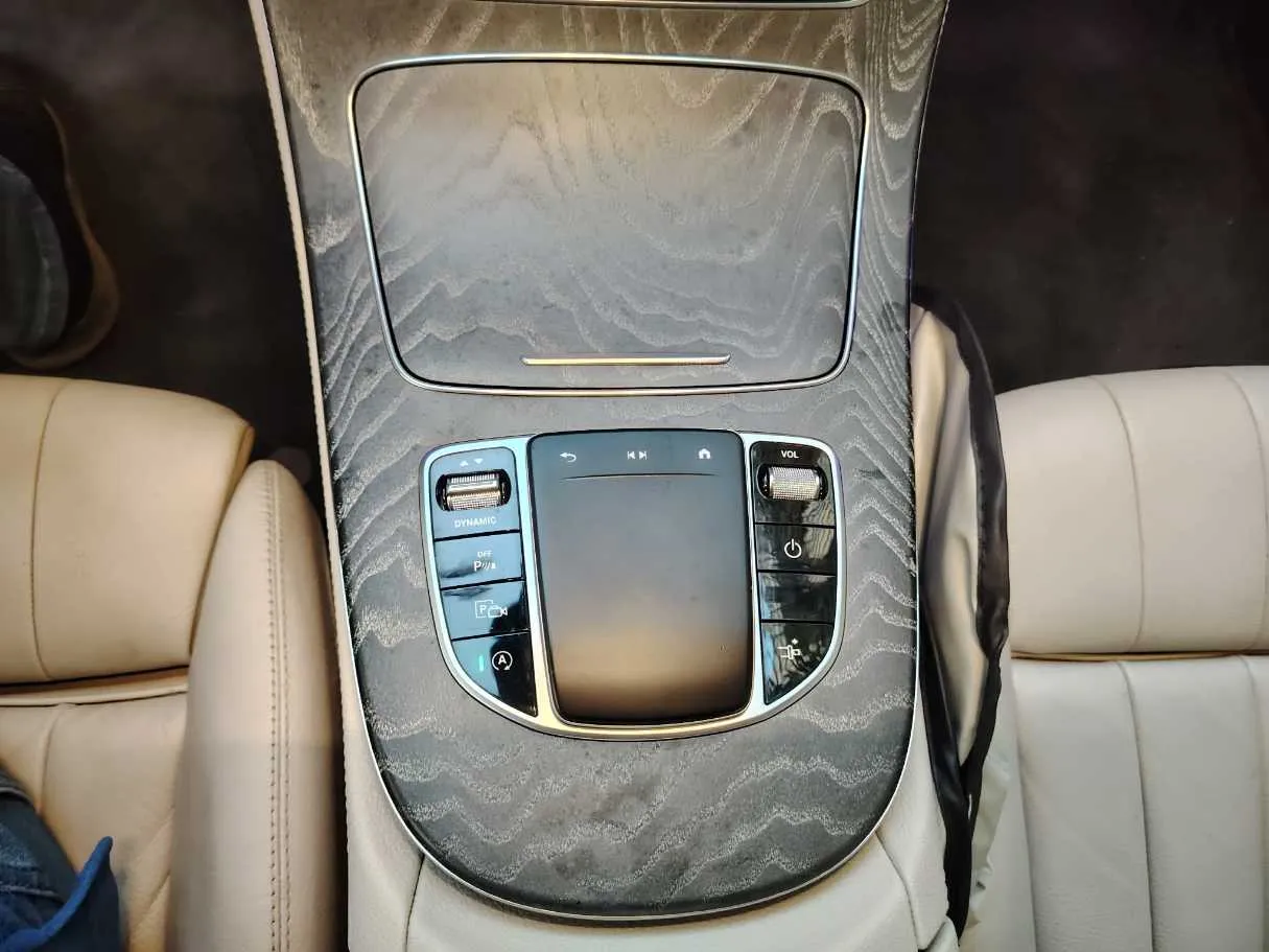 Car image 23
