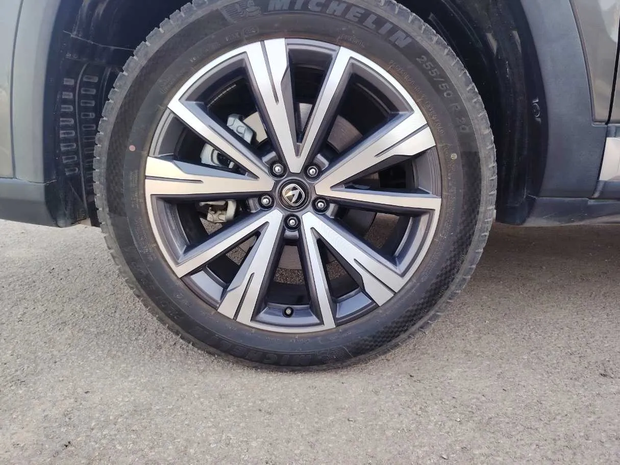 Car image 10