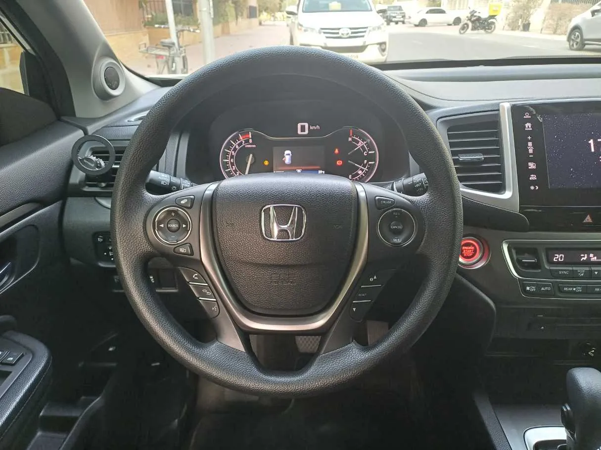 Car image 17