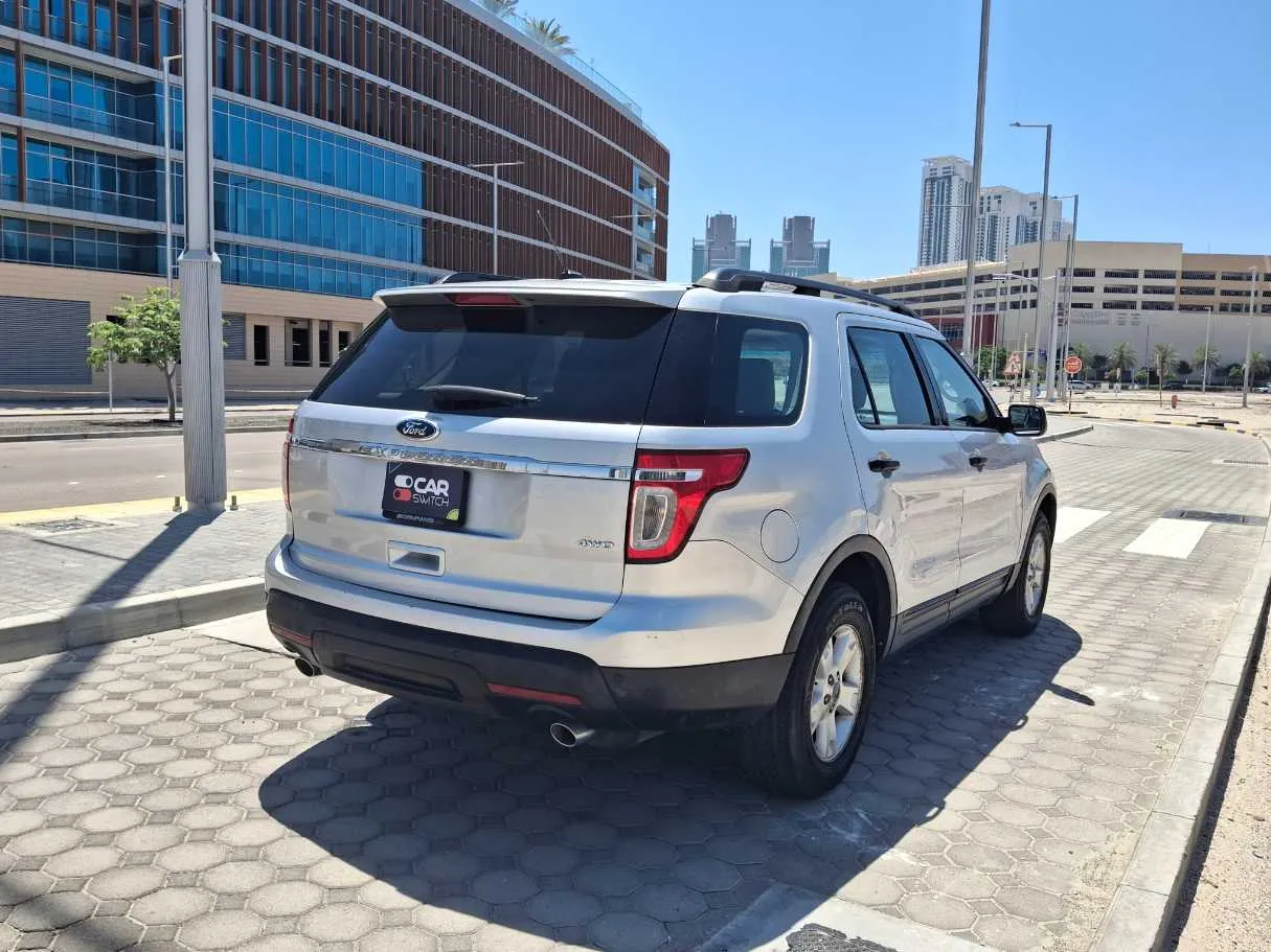 Car image 5