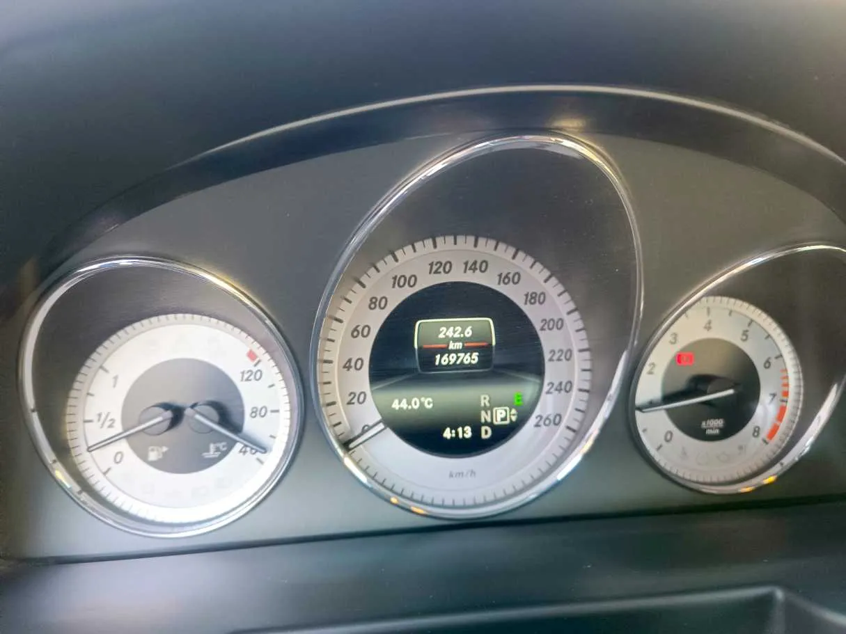 Car image 27
