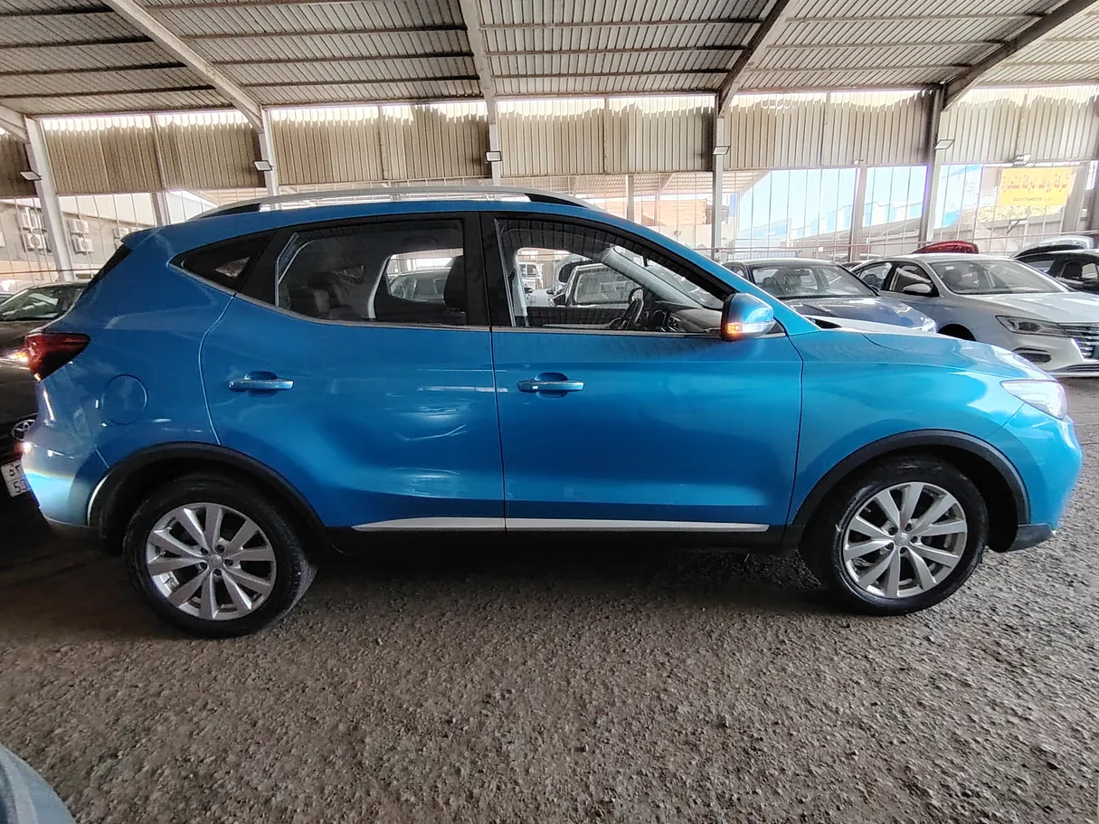 Car image 4