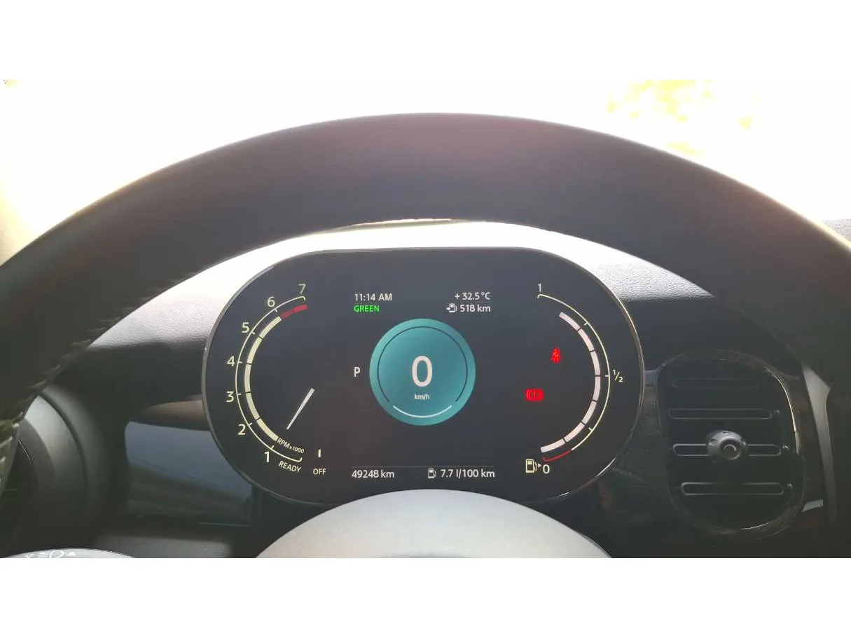 Car image 19