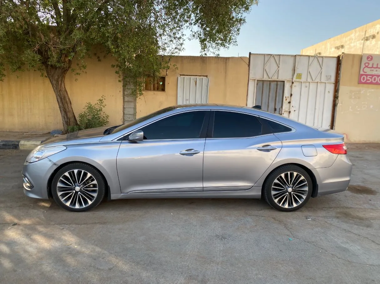 Car image 8